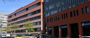 Im Klinikum "Ernst von Bergmann" soll es zu massiven Fehlern beim Umgang mit der Coronavirus-Pandemie gekommen sein. 