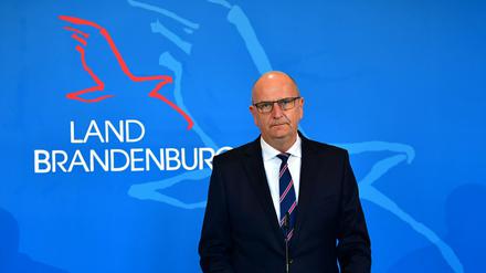 Brandenburgs Ministerpräsident Dietmar Woidke (SPD) bei der Pressekonferenz am 15. April.