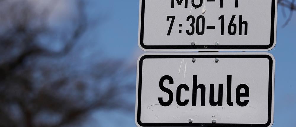 Zunächst dürfen die aktuellen Abschlussklassen wieder in die Schule. 