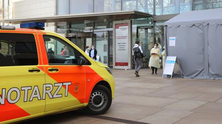 Eingangsbereich des St. Josefs-Krankenhaus, hier am 18. März 2020.