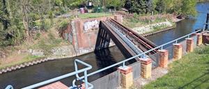 An dieser Stelle führte einst die Enver-Pascha-Brücke von Babelsberg nach Klein Glienicke. 