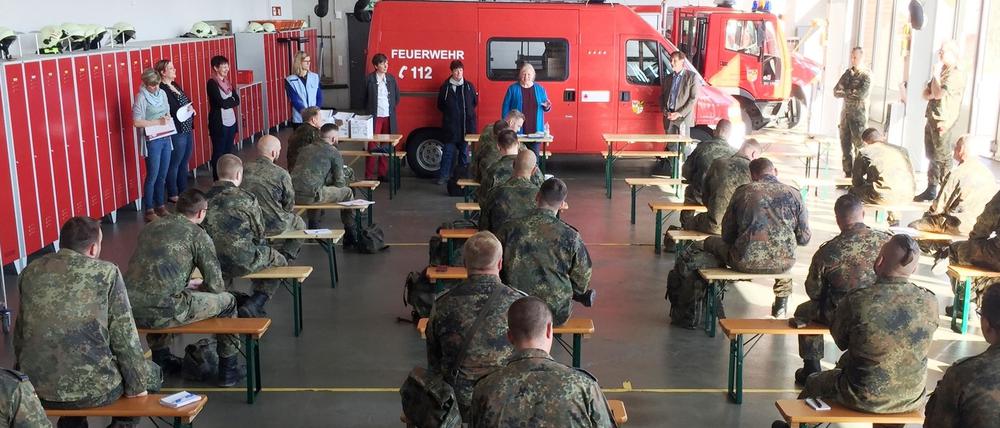 Soldaten der Bundeswehr aus Beelitz helfen seit 22. April dem Kreis in der Coronakrise.