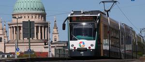 Busse und Bahnen in Potsdam mit Start der Coronaregel-Lockerungen wieder öfter fahren. 