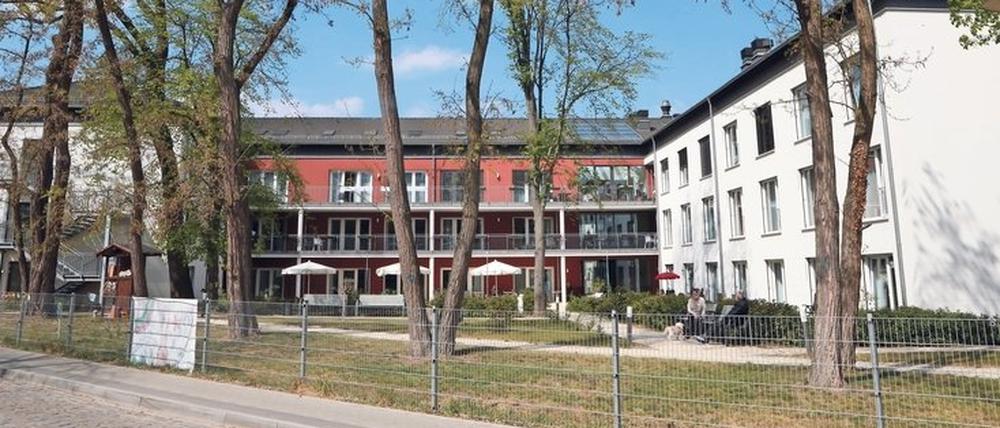 Vor rund vier Wochen ist im Pflegeheim „Haus am Zernsee“ das Virus ausgebrochen, seither sind mehrere Bewohner gestorben.