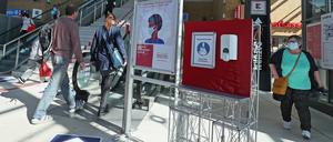 Im Hauptbahnhof hielten sich die meisten Menschen an die Masken-Regelungen.
