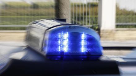 Die Polizei ermittelt gegen den Fahrer wegen des Verdachts auf fahrlässige Körperverletzung.