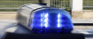 Die Polizei ermittelt gegen den Fahrer wegen des Verdachts auf fahrlässige Körperverletzung.