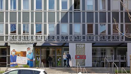 Zwischenbericht zum Corona-Ausbruch im Klinikum Ernst von Bergmann wird geprüft. 