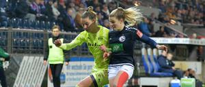 Vor Zuschauern werden Turbines Marie-Therese Höbinger und Lena Oberdorf (SGS Essen) diese Saison wohl nicht mehr spielen. 