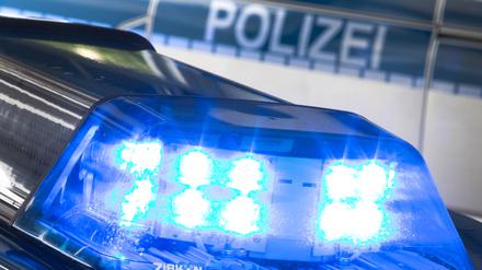 Die Polizei ermittelt aufgrund des Vorfalls wegen Raubes. 