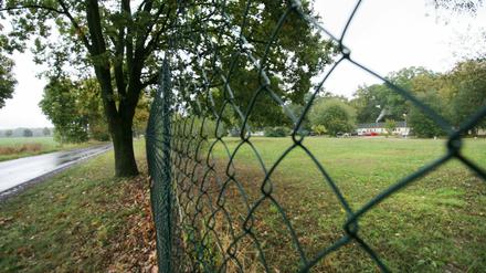 Auf der Brache neben dem Obdachlosenheim Lerchensteig war der Sportplatz ursprünglich geplant.