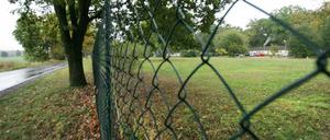 Auf der Brache neben dem Obdachlosenheim Lerchensteig war der Sportplatz ursprünglich geplant.