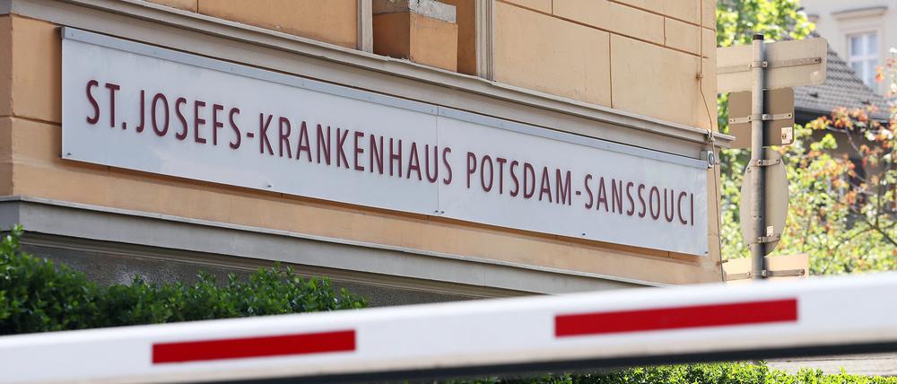 Im St. Josefs-Krankenhaus werden die Testergebnisse ausgewertet.