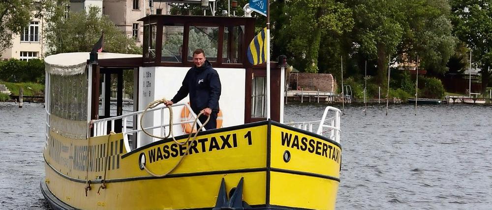 Eine Tour mit dem Wassertaxi fühlt sich schon fast wie ein Urlaubstag an. 