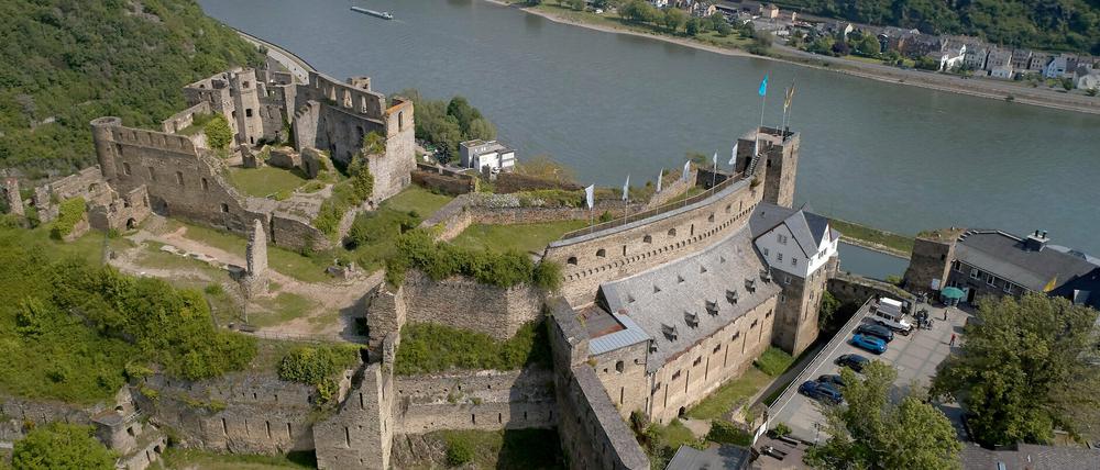 Die Burg Rheinfels am Rhein.