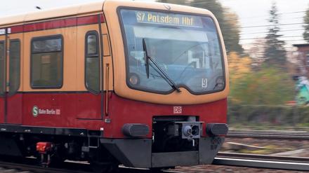 Wichtig für Pendler. Zehntausende Berufstätige nutzen die S-Bahn in normalen Zeiten täglich. Jetzt haben sich Brandenburg und Berlin auf eine Ausschreibung neuer Wagen geeinigt.