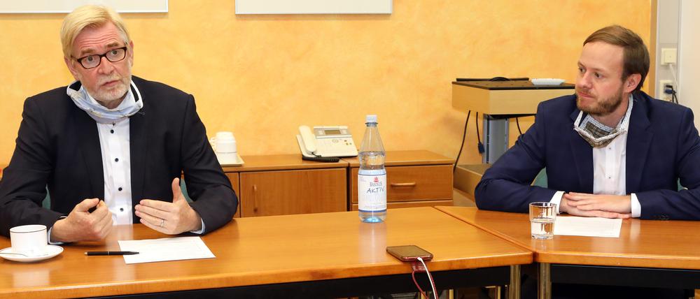 Die Interimsgeschäftsführer Hans-Ulrich Schmidt (l.) und Tim Steckel beim Interview für die Potsdamer Neuesten Nachrichten.