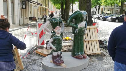 Die bekannte Potsdamer Keramikgruppe "Familie Grün" wird nach der Sanierung wieder am alten Standort in der Brandenburger Strasse aufgestellt.