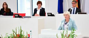 Landtagspräsidentin Ulrike Liedtke in der Sondersitzung des Landtages.