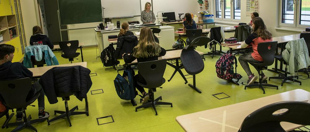 Abstand im Klassenzimmer wie hier an der Comenius-Grundschule in Oranienburg ist oberstes Gebot.