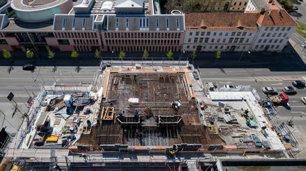 An der Breite Straße wird derzeit der Turm der Garnisonkirche wiederaufgebaut. Er wird 88 Meter hoch.
