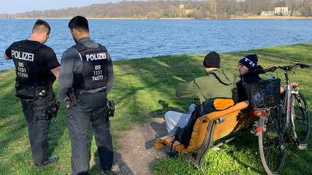 Corona-Streife im Neuen Garten am Jungfernsee.