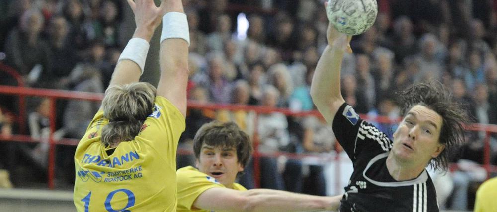 Victor Pohlack (r.) ist der wohl kompletteste Handballspieler der bisherigen VfL-Geschichte.