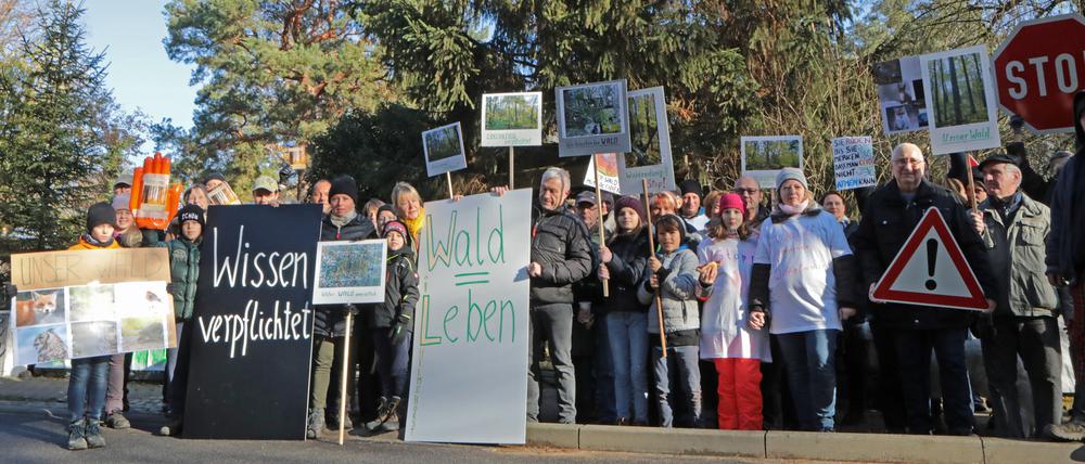 Anwohner demonstrierten bereits im Herbst 2018 gegen die geplante Waldrodung in Wilhelmshorst.