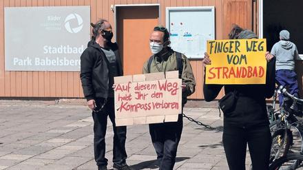 Protest. Vertreter von Bürgerinitiativen am Samstag vor dem Strandbad. 