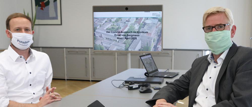 Die Interimsgeschäftsführer Tim Steckel und Hans-Ulrich Schmidt (v.l.) präsentierten den eigenen Abschlussbericht zum Coronaausbruch im Klinikum.