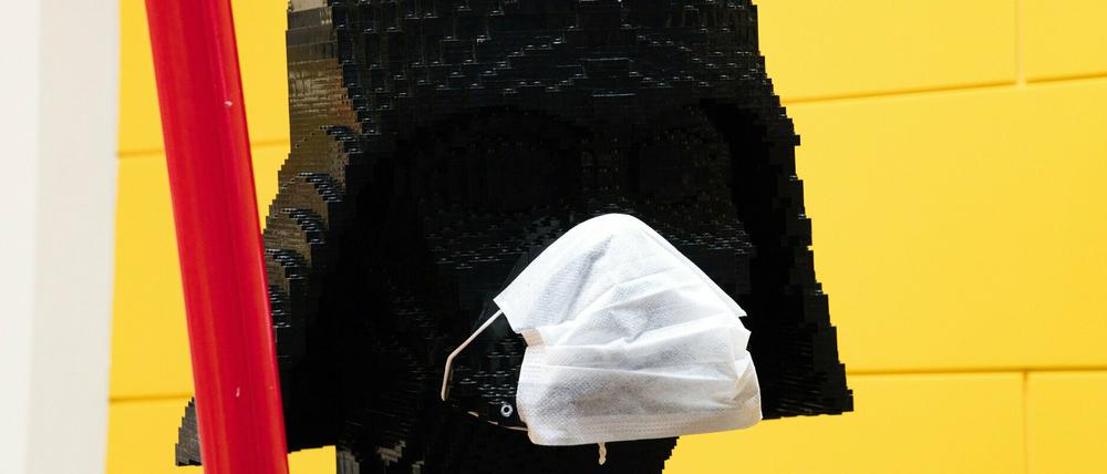 Doppelt hält besser: Das denkt sich Darth Vader in Coronazeiten.