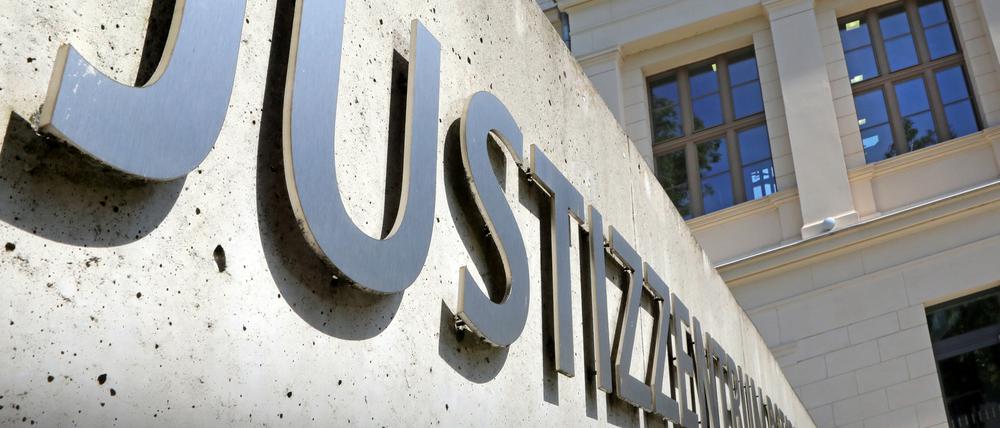 Der Angeklagte kennt das Justizzentrum Potsdam schon.