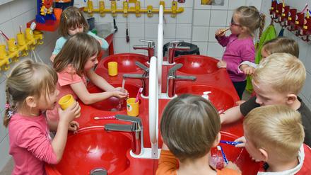In Kindertagesstätten ist die Herausforderung, die Hygiene- und Abstandsregeln einzuhalten, besonders groß.