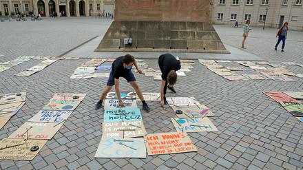 Kreativ gegen Kohle: Plakataktion auf dem Alten Markt. 