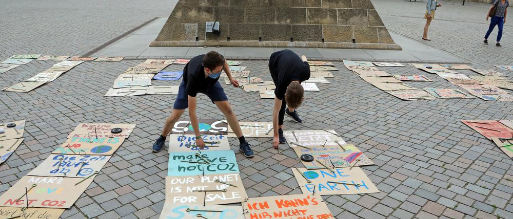 Kreativ gegen Kohle: Plakataktion auf dem Alten Markt. 