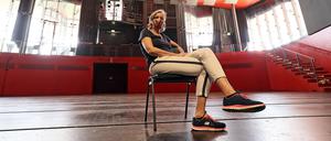 Theater völlig neu denken. Intendantin Bettina Jahnke im entstuhlten Hans Otto Theater, das für einen Spielbetrieb unter Coronabedingungen umgerüstet wird. 