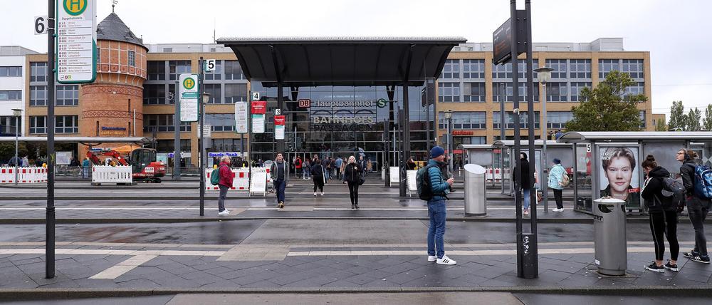 Der Angeklagte hatte in den Potsdamer Bahnhofspassagen einen AfD-Wahlhelfer angegriffen.