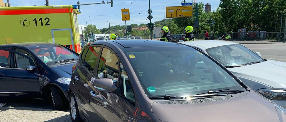 Mehrere Autos kollidierten nahe des Potsdamer Hauptbahnhofes.
