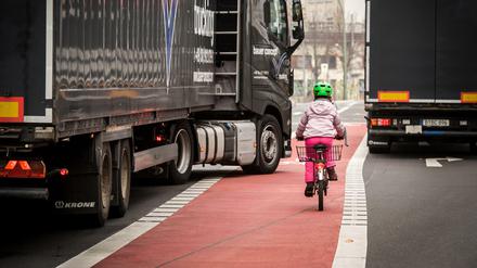 Fahrradwege sind oft nicht sicher - vor allem für junge Verkehrsteilnehmer.