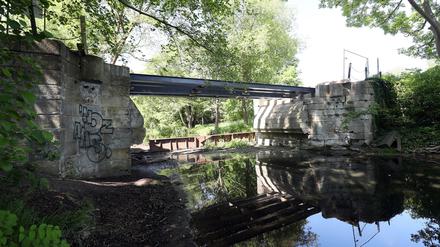 Die Schwanenbrücke im Neuen Garten.