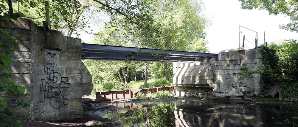 Die Schwanenbrücke im Neuen Garten.