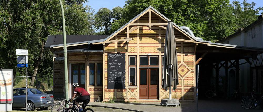Der Bürgerbahnhof ist eine Dauerbaustelle - bisher ist nur ein provisorisches Café entstanden.