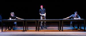 Franziska Melzer, Henning Strübbe, Hannes Schumacher (v.l.) lesen aus "Zimmer Nummer 7"