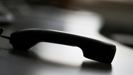 Immer wieder geben sich Betrüger als Polizeibeamte aus.