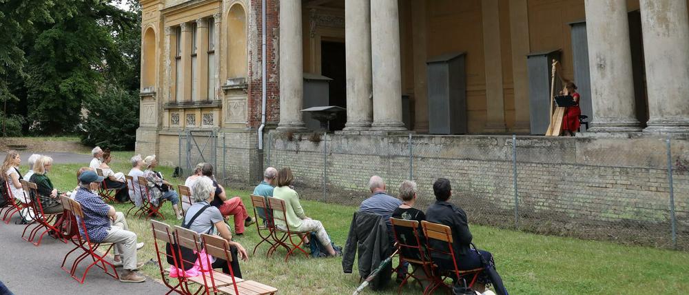 Die Musikfestspiele Potsdam Sanssouci finden 2020 nur als Kondensat statt - und openair. Hier Luise Enzian auf der Nordseite der Orangerie.