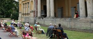 Die Musikfestspiele Potsdam Sanssouci finden 2020 nur als Kondensat statt - und openair. Hier Luise Enzian auf der Nordseite der Orangerie.