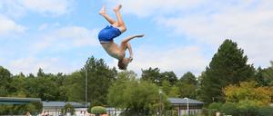 Auch im Freibad "Kiebitzberge" in Kleinmachnow kann man sich abkühlen.