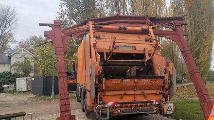 Der Müllwagen habe den Torbogen nur touchiert, meinte die Step. 