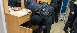 Die Polizei führte am Dienstag Razzien bei Vertretern der Gruppe "Nordadler" durch.
