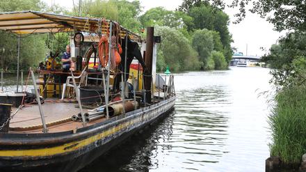 Das Taucherschiff vom Kampfmittelräumdienst des Landes. 